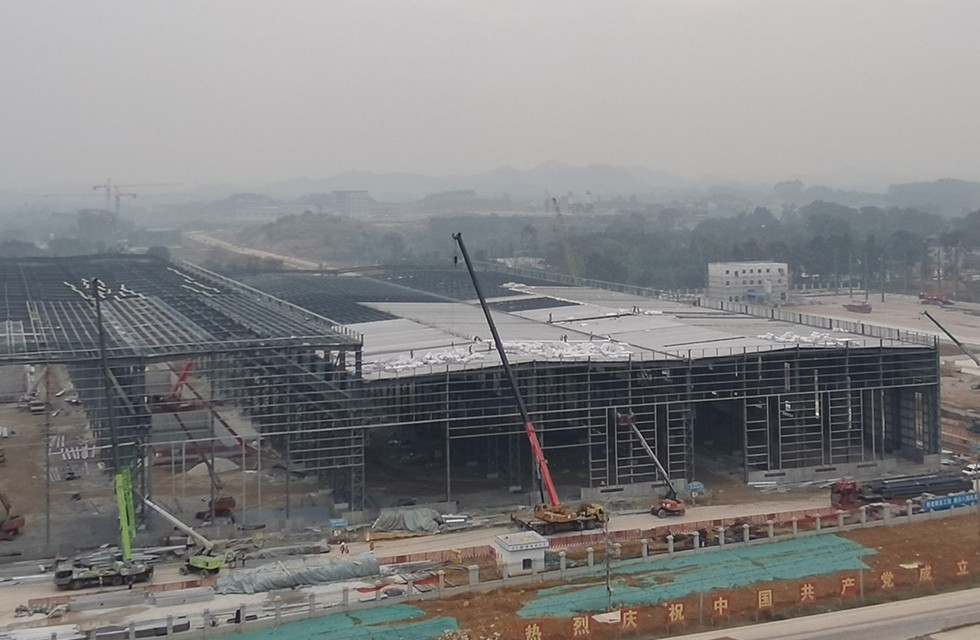 桂林鴻程礦山投資兩江寶山工程進(jìn)度，2022年1月4日桂林鴻程礦山機械寶山工業(yè)園車間封頂大吉。